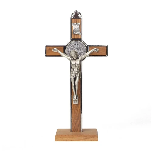 Krzyż Św. Benedykta stojący 20 cm drzewo oliwne