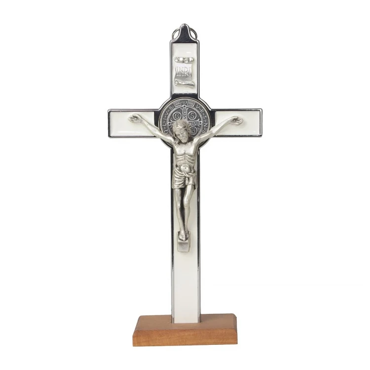 Krzyż Św. Benedykta stojący 20 cm biały metalowy