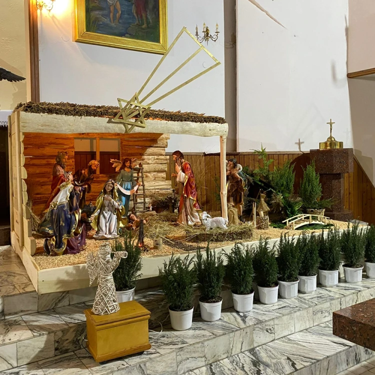 Szopka ruchoma duża z figurami - dach prosty
