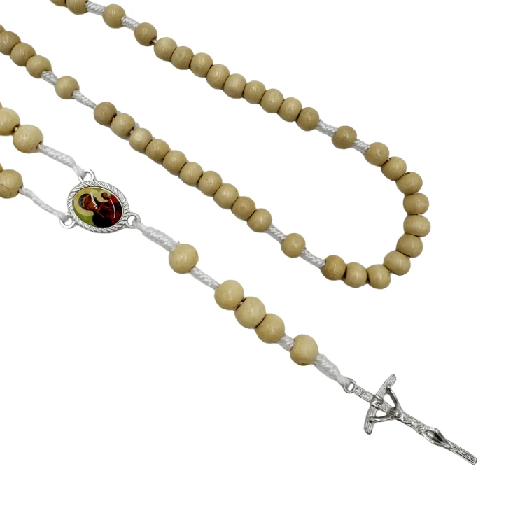Różaniec drewniany na sznurku z MB Częstochowską