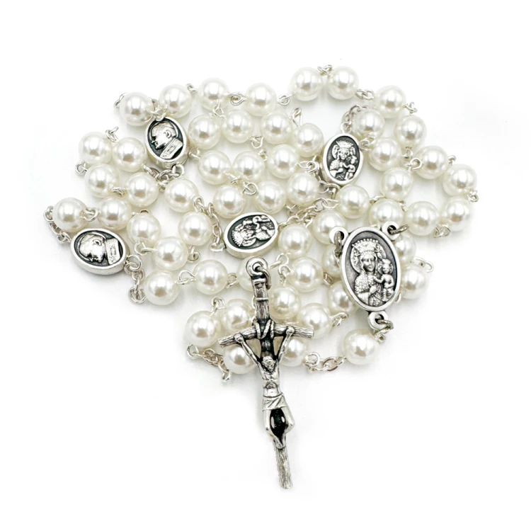 Różaniec kryształowy z medalikami biała perła